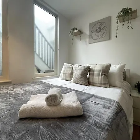 Modern And Luxurious 2 Bed Flat In Central Fulham Londra Esterno foto