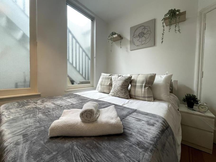 Modern And Luxurious 2 Bed Flat In Fulham Londra