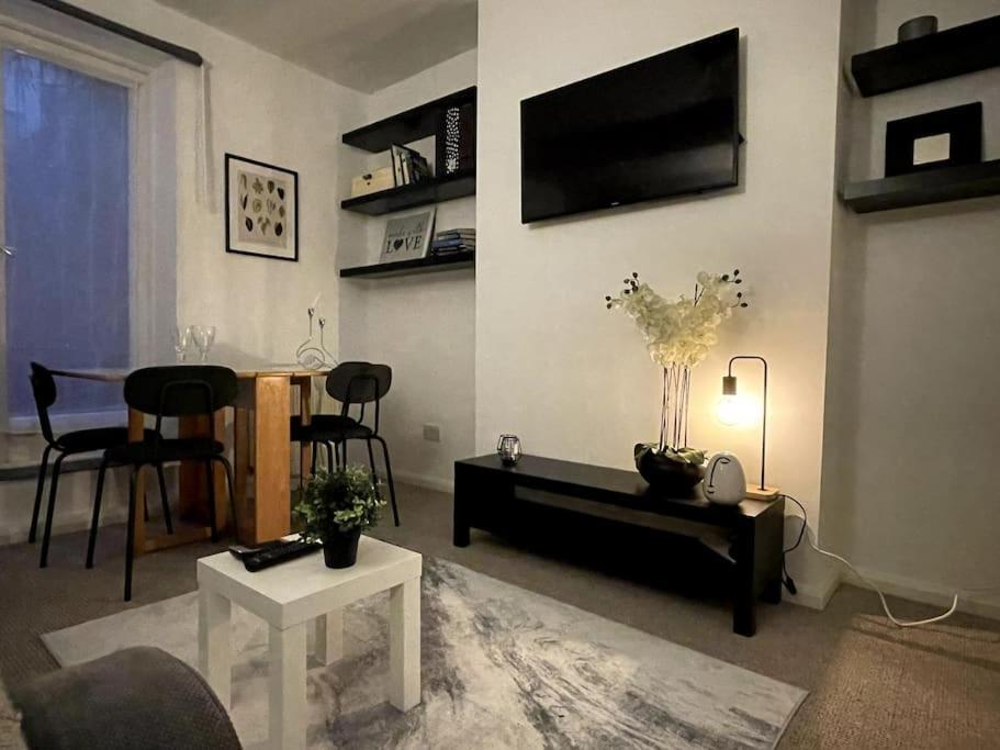 Modern And Luxurious 2 Bed Flat In Fulham Appartamento